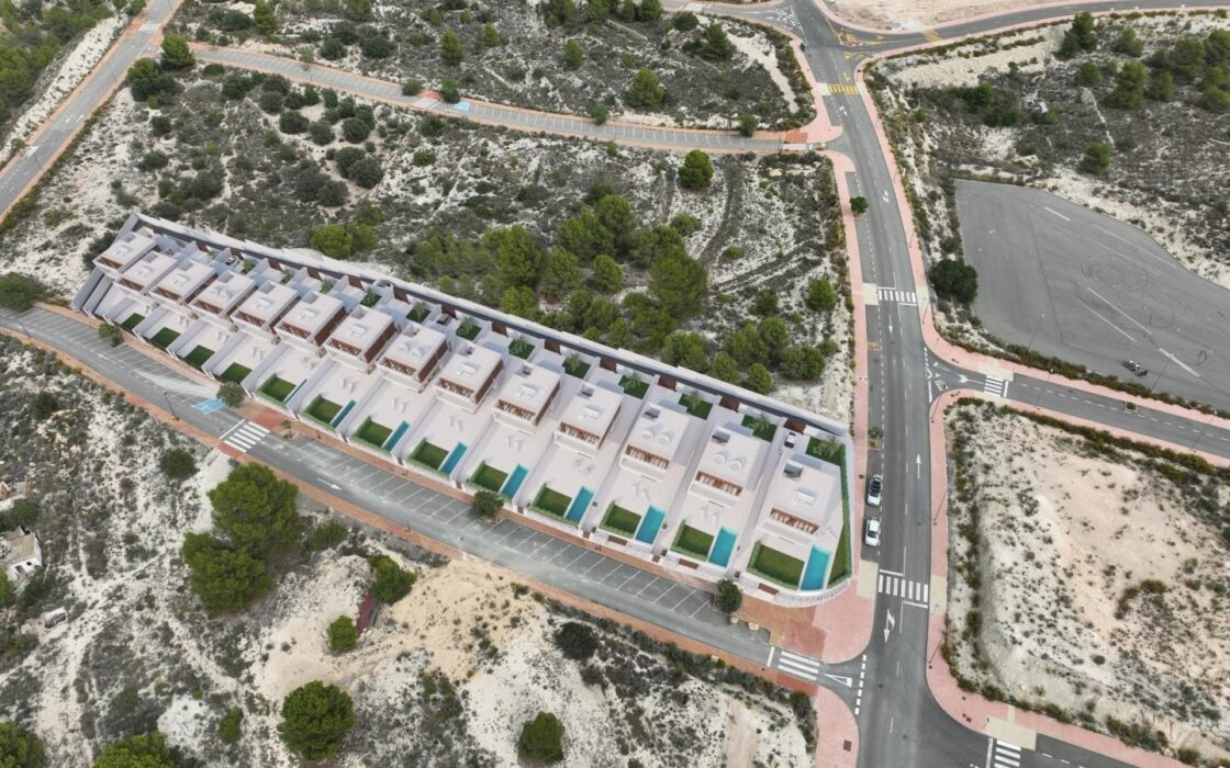 Отдельная вилла с бассейном в Финестрате 141 кв.м у гольфа