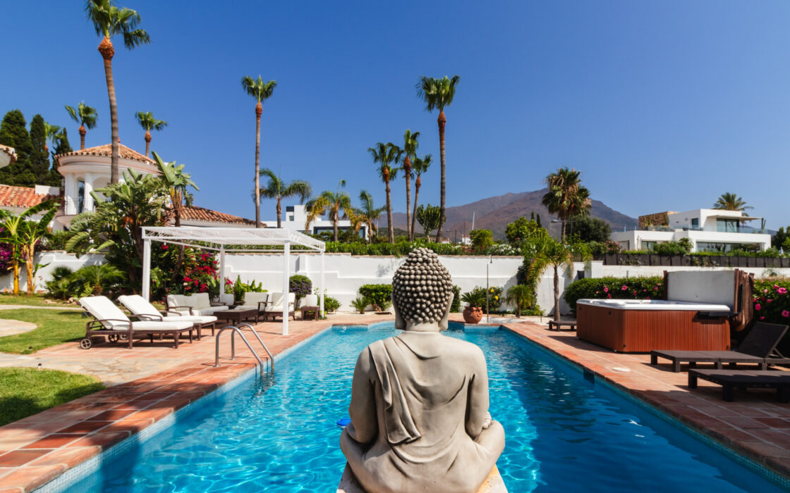 Розкішна вілла в Естепоні з терасою 272 кв.м.