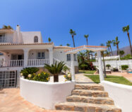 Розкішна вілла в Естепоні з терасою 272 кв.м.