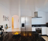 Розкішна вілла в Естепоні з терасою 272 кв.м.