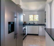 Розкішна вілла в Естепоні з терасою 272 кв.м.