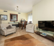 Елегантні апартаменти з терасою біля моря в Ла-Алькаидесі