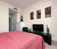 Елегантні апартаменти з терасою біля моря в Ла-Алькаидесі