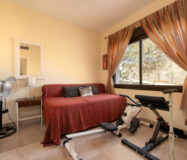 Елегантні апартаменти з терасою біля моря в Ла-Алькаидесі