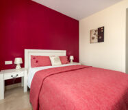 Елегантні апартаменти з терасою біля моря в Ла-Алькаидесі