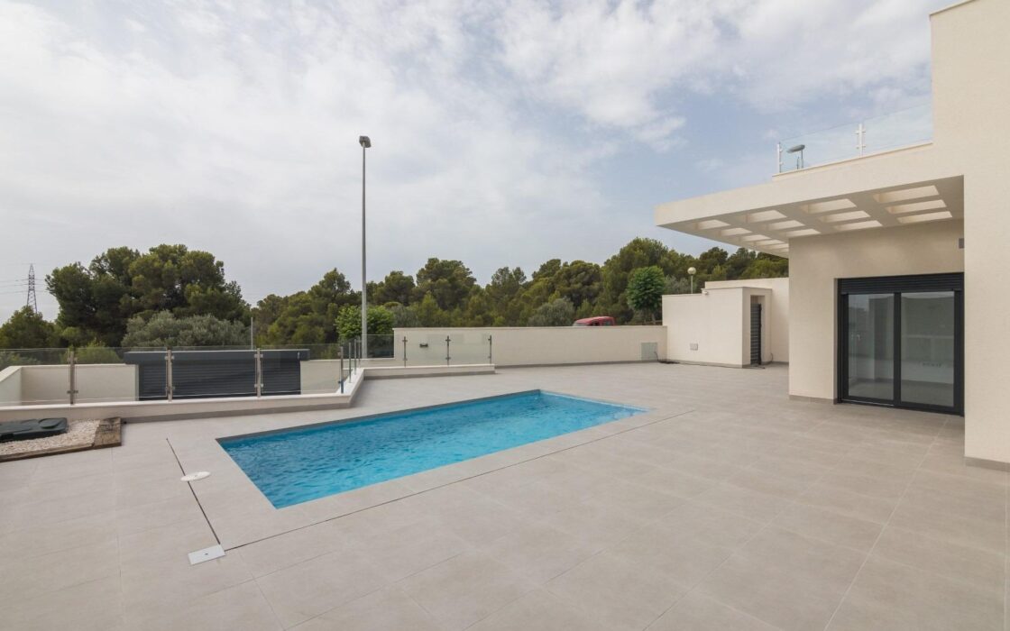 Вілла з басейном в Полоп де ла Марина 107 кв.м біля моря
