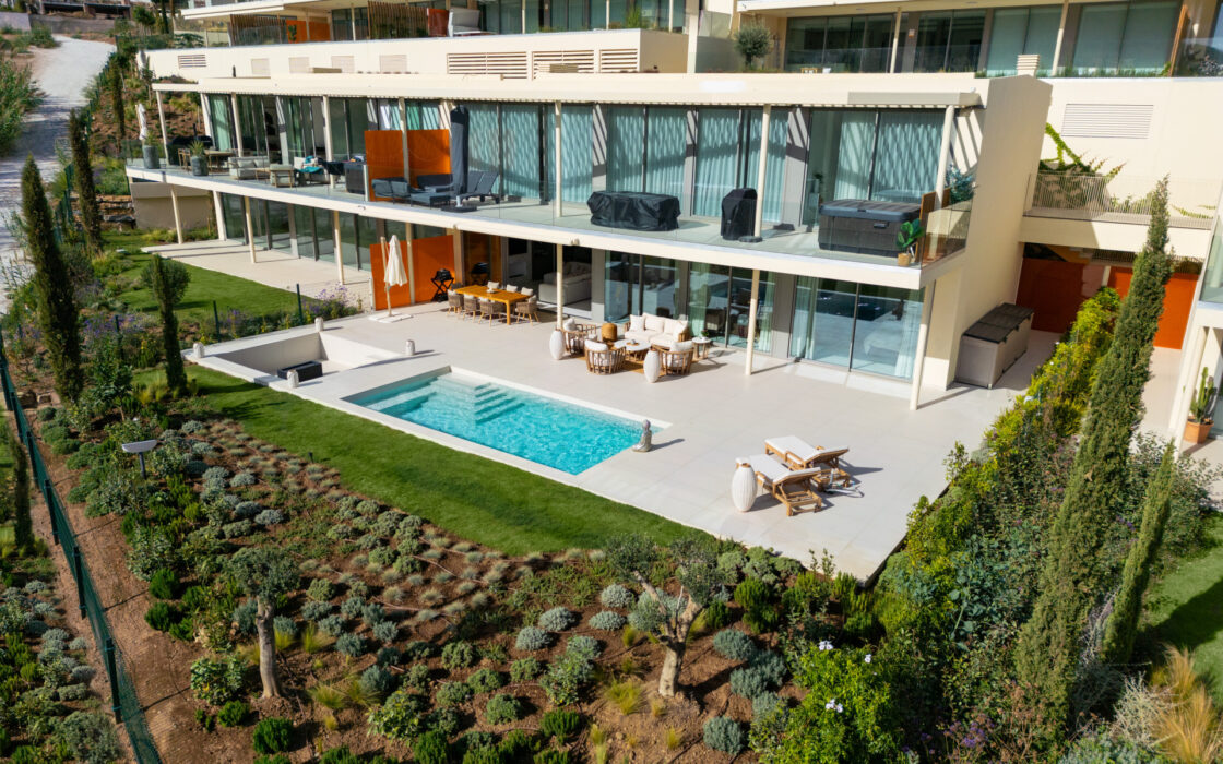 Новая квартира у моря с 3 спальнями в Reserva del Higuerón 130 кв.м