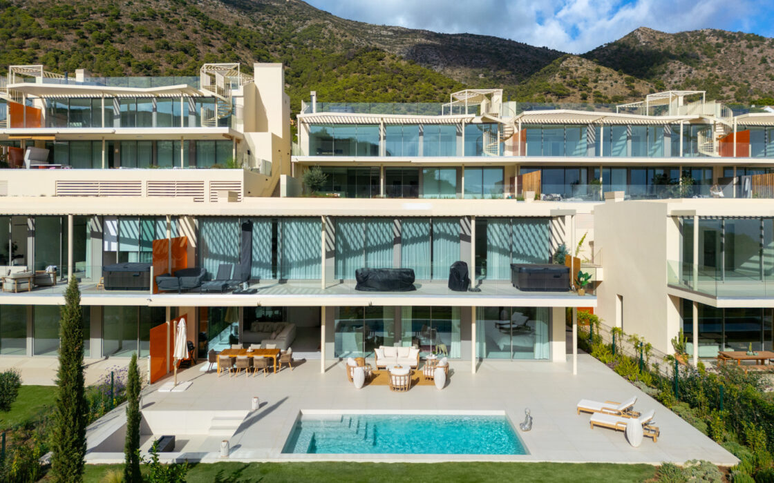 Новая квартира у моря с 3 спальнями в Reserva del Higuerón 130 кв.м