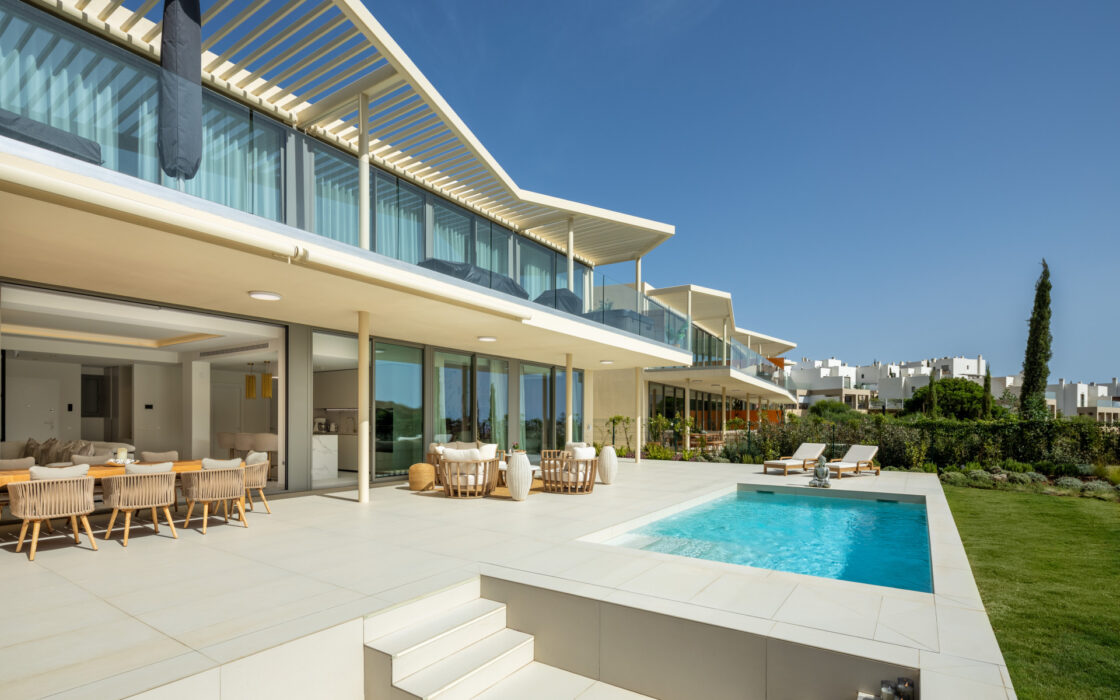 Новая квартира у моря с 3 спальнями в Reserva del Higuerón 130 кв.м