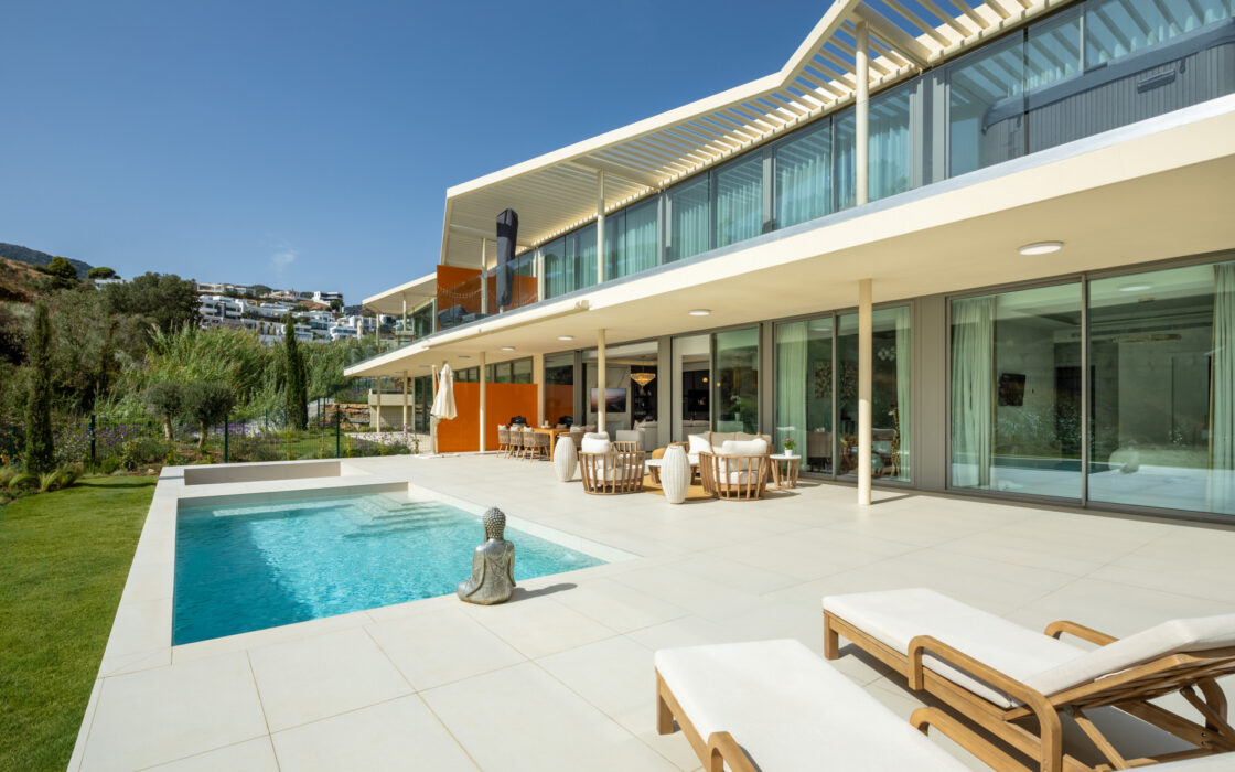 Новая квартира у моря с 3 спальнями в Reserva del Higuerón 130 кв.м