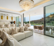 Новая квартира у моря с 3 спальнями в Reserva del Higuerón 130 кв.м