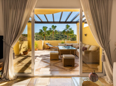 Стильная квартира с террасой в Касарес-Плайя 102 кв.м.