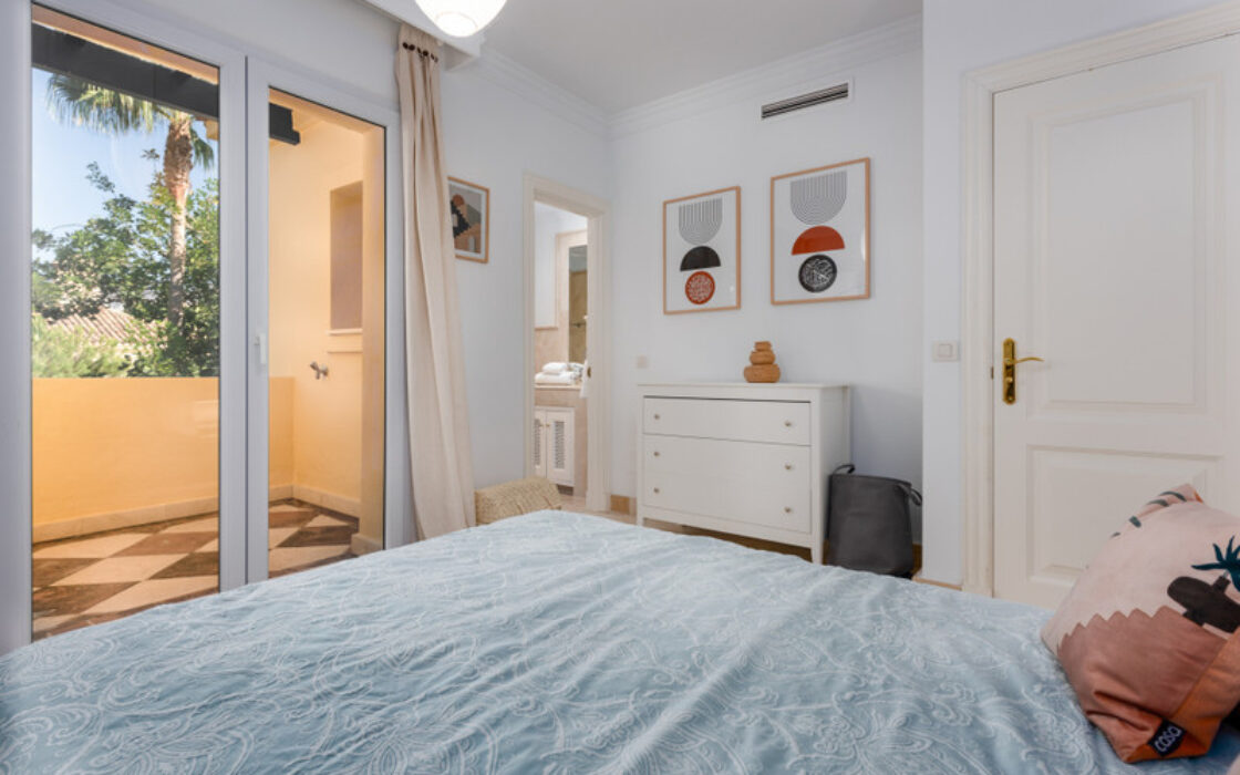 Стильна квартира з терасою в Касарес-Плайя 102 кв.м.