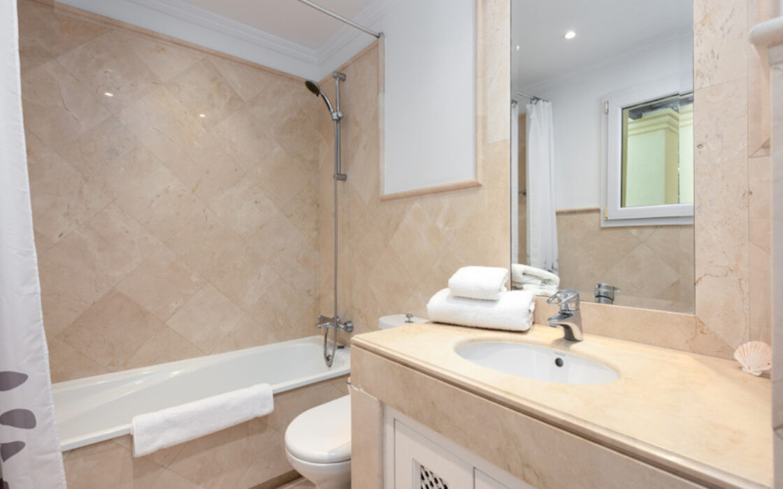 Стильна квартира з терасою в Касарес-Плайя 102 кв.м.