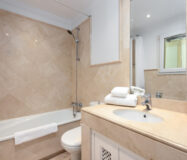 Стильна квартира з терасою в Касарес-Плайя 102 кв.м.