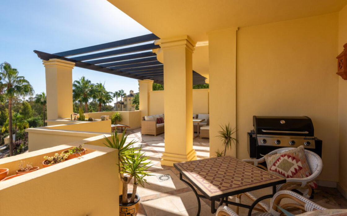 Стильна квартира з терасою в Касарес-Плайя 102 кв.м.