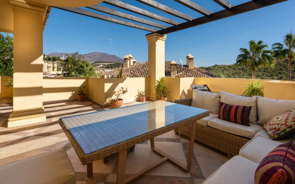 Стильна квартира з терасою в Касарес-Плайя 102 кв.м.