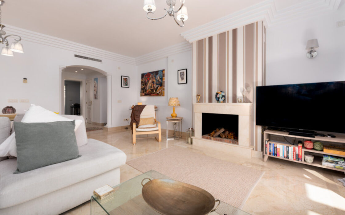 Стильна квартира з терасою в Касарес-Плайя 102 кв.м.