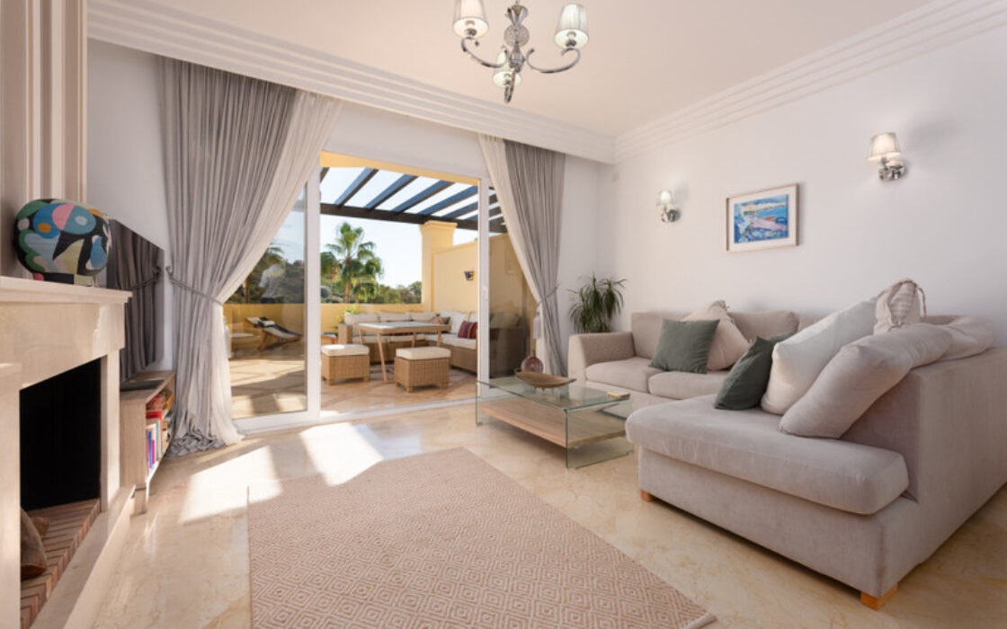 Стильна квартира з терасою в Касарес-Плайя 102 кв.м.