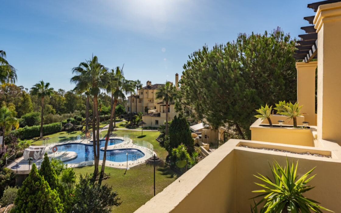 Стильна квартира з терасою в Касарес-Плайя 102 кв.м.