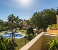 Стильна квартира з терасою в Касарес-Плайя 102 кв.м.