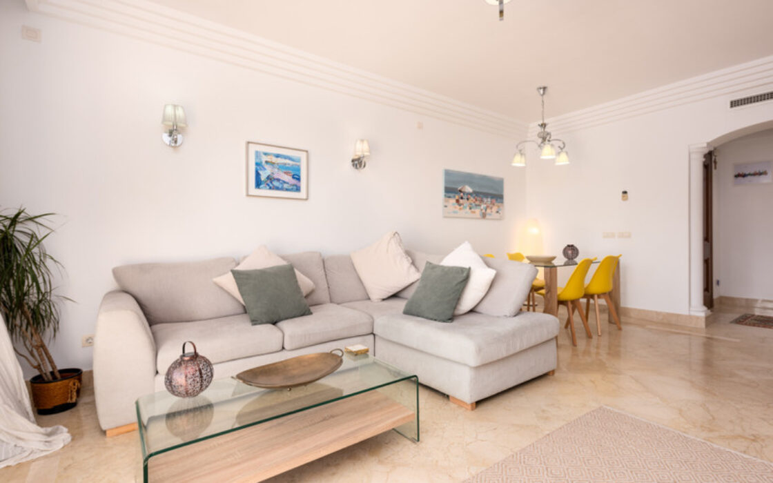 Стильна квартира з терасою в Касарес-Плайя 102 кв.м.