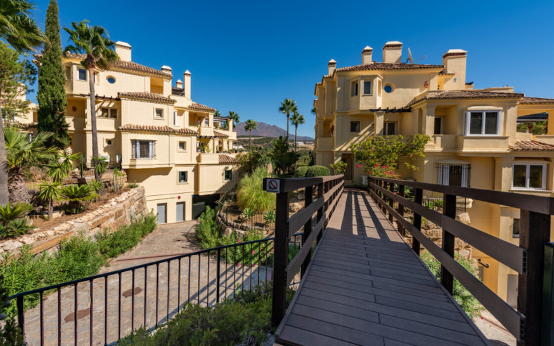 Стильна квартира з терасою в Касарес-Плайя 102 кв.м.