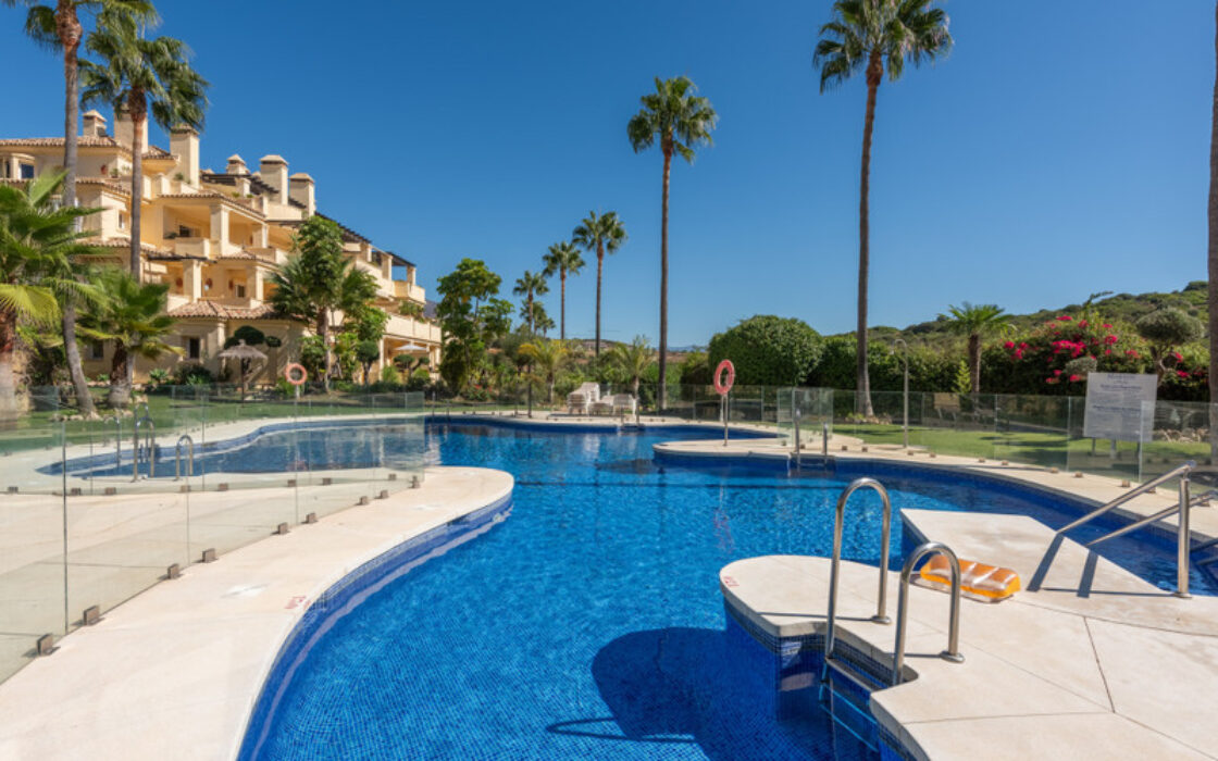 Стильна квартира з терасою в Касарес-Плайя 102 кв.м.