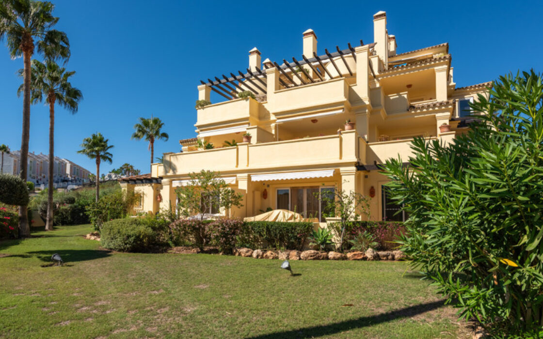 Стильна квартира з терасою в Касарес-Плайя 102 кв.м.