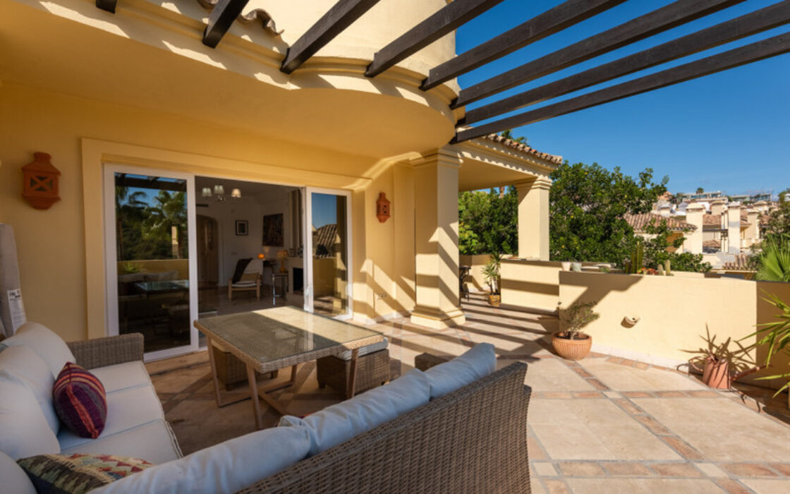 Стильна квартира з терасою в Касарес-Плайя 102 кв.м.