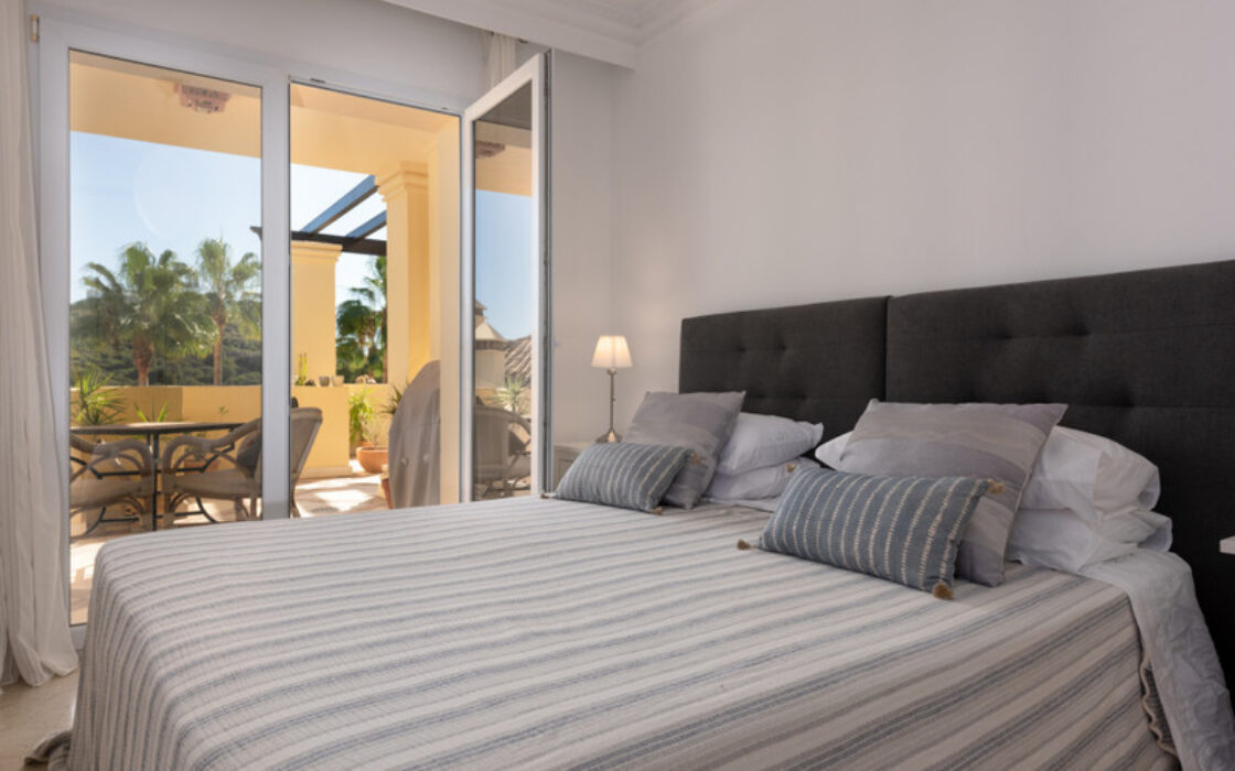 Стильна квартира з терасою в Касарес-Плайя 102 кв.м.