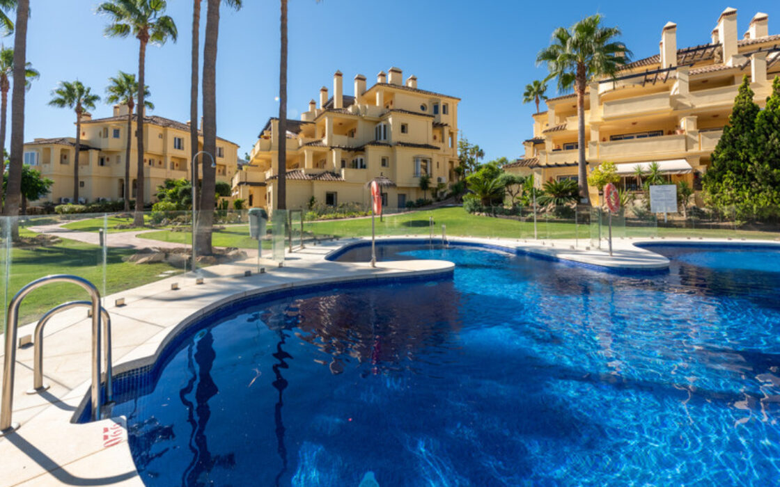 Стильна квартира з терасою в Касарес-Плайя 102 кв.м.