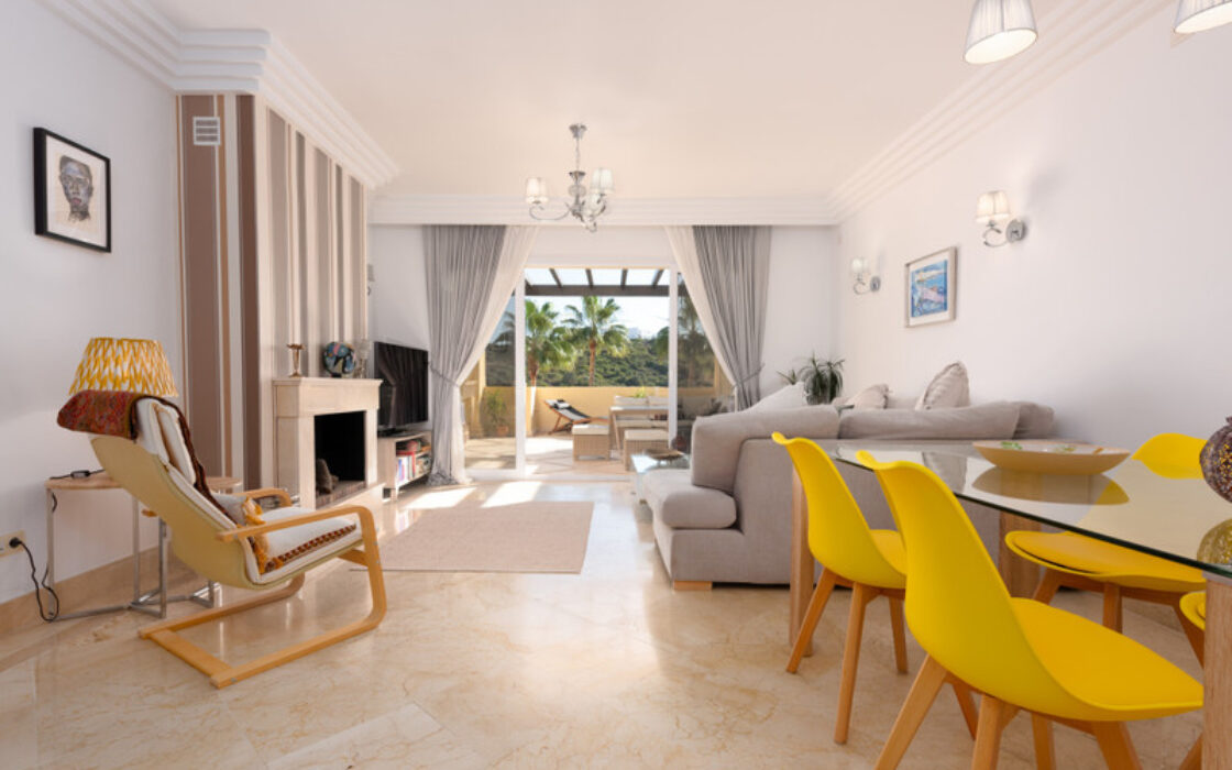 Стильна квартира з терасою в Касарес-Плайя 102 кв.м.