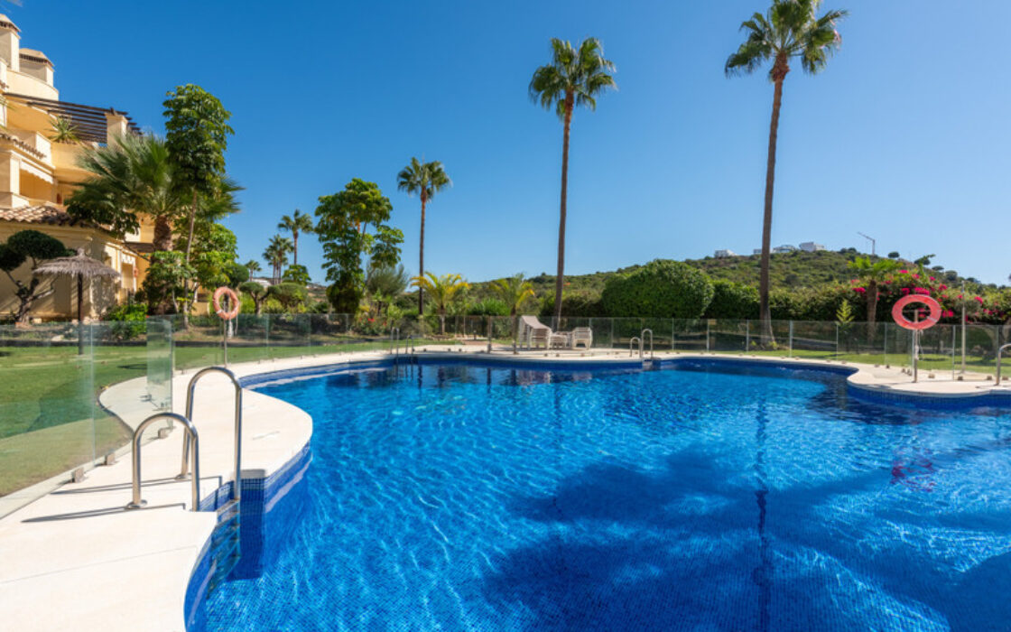 Стильна квартира з терасою в Касарес-Плайя 102 кв.м.