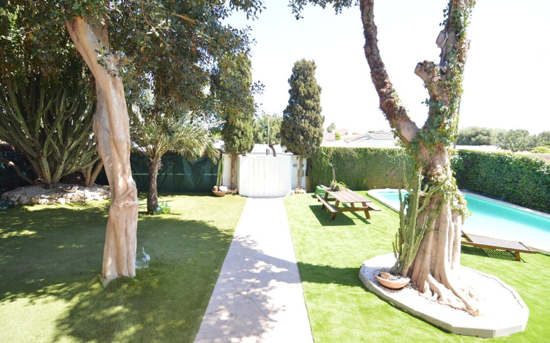 Роскошная вилла в Торревьехе 394 кв.м с бассейном