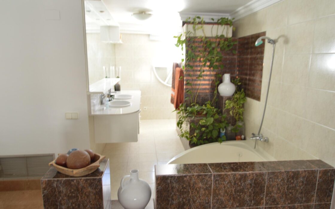 Роскошная вилла в Торревьехе 394 кв.м с бассейном