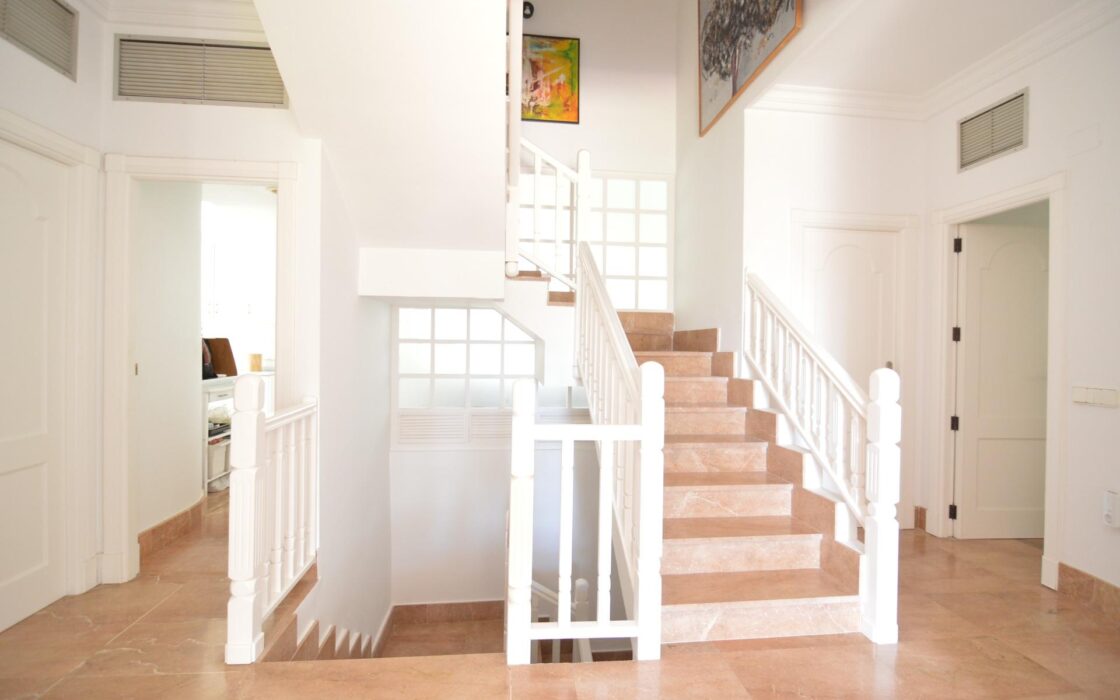 Роскошная вилла в Торревьехе 394 кв.м с бассейном