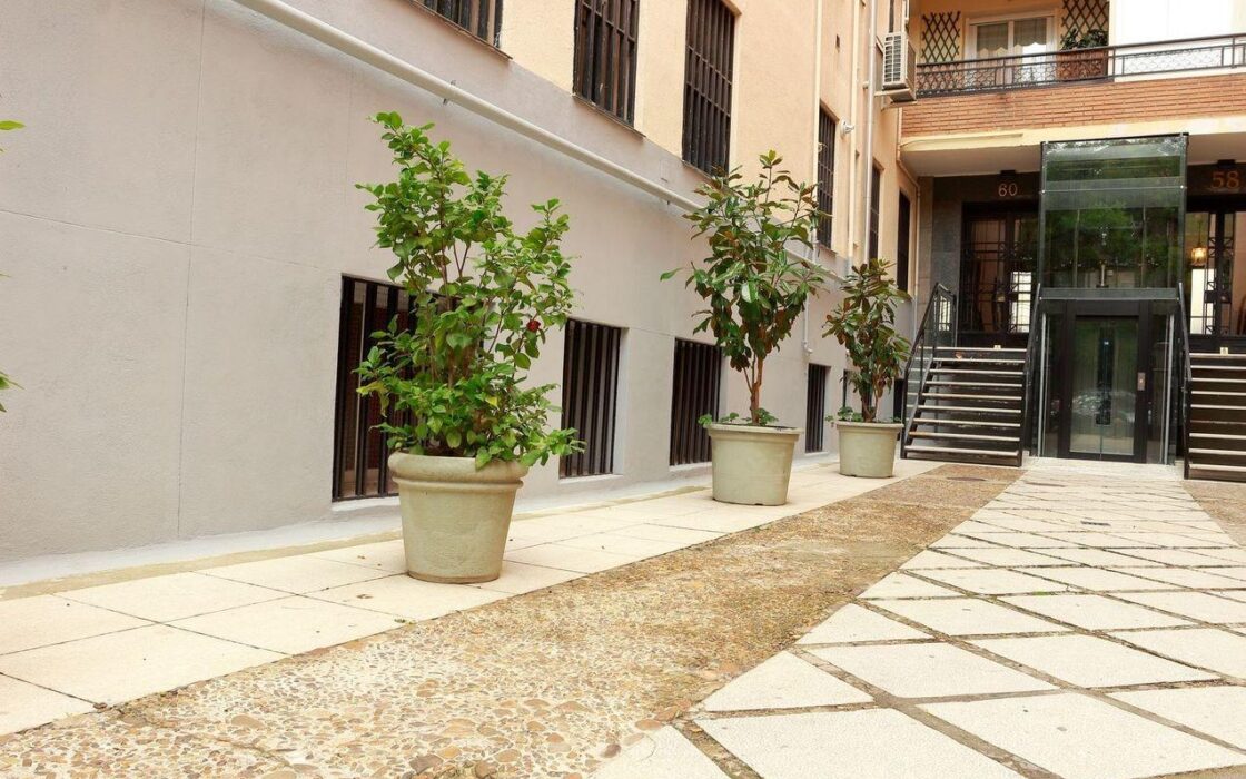 Просторная квартира 163 кв.м в Альмагро, Мадрид