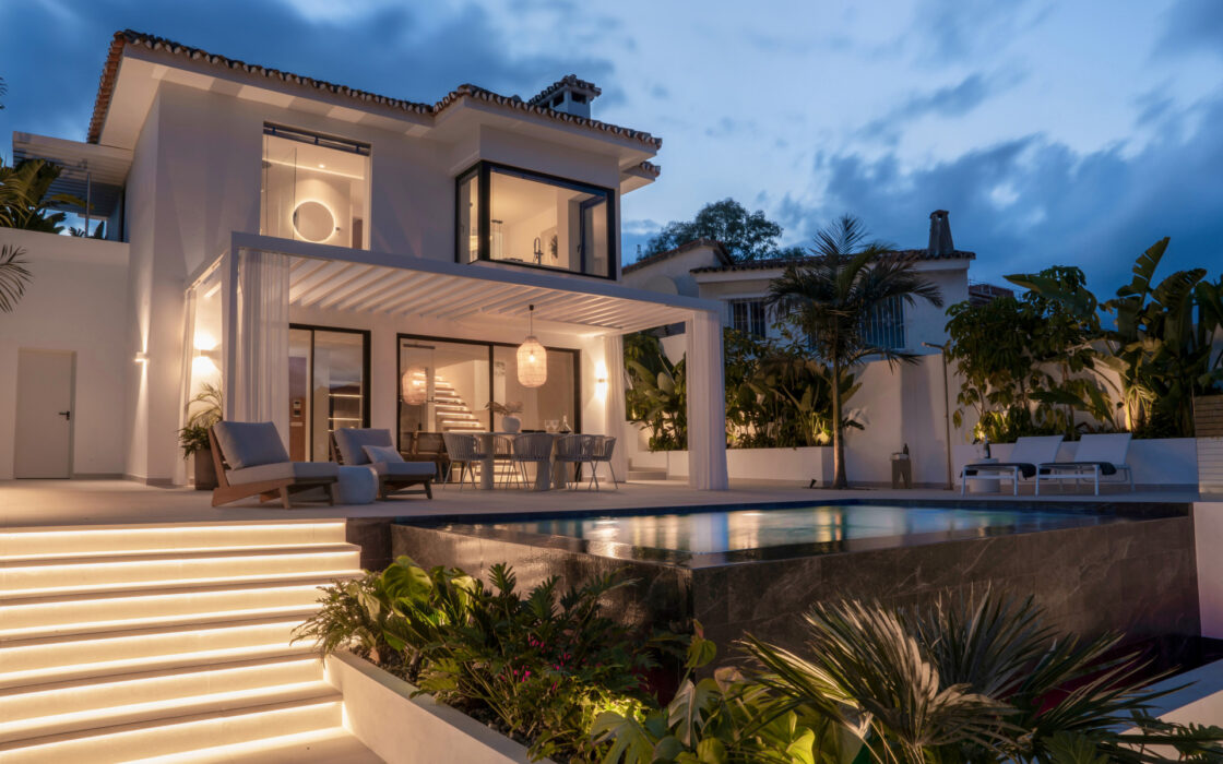 Вілла з терасою та басейном в районі Малаги, 260 кв.м