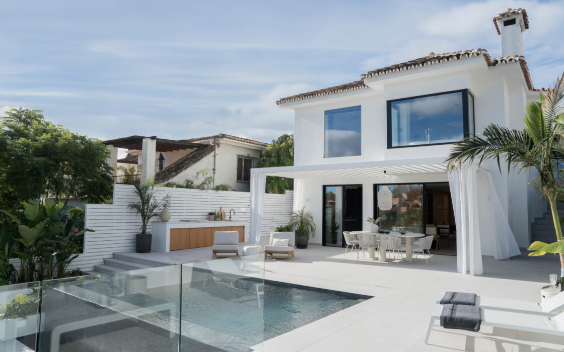 Вілла з терасою та басейном в районі Малаги, 260 кв.м