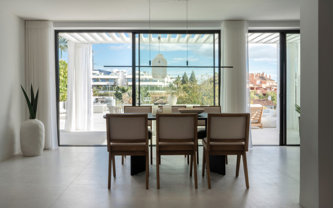 Вілла з терасою та басейном в районі Малаги, 260 кв.м