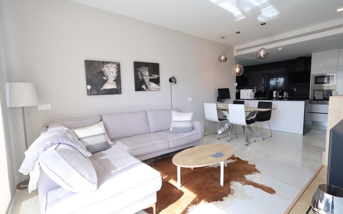 Апартаменты в Ориуэла Коста 78 кв.м с террасой у моря