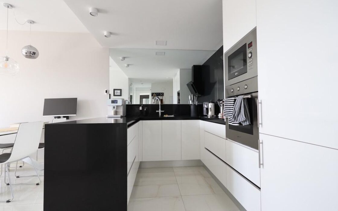 Апартаменты в Ориуэла Коста 78 кв.м с террасой у моря