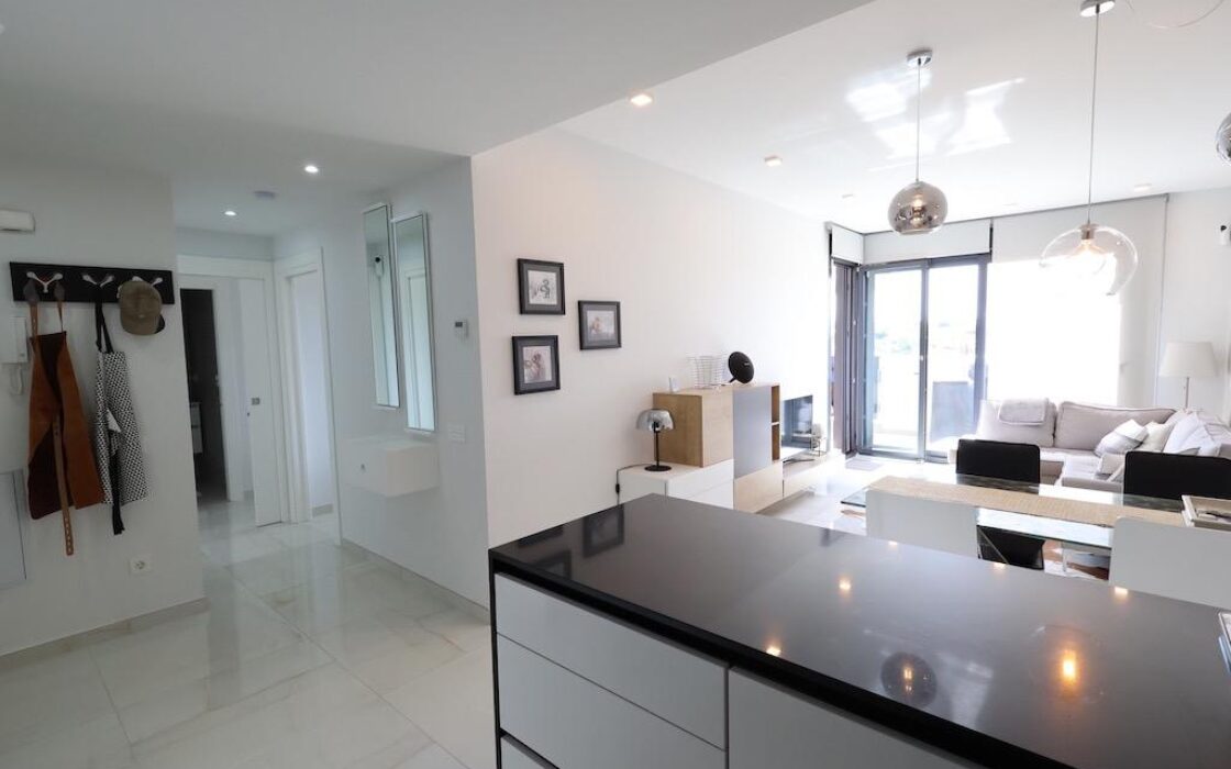 Апартаменты в Ориуэла Коста 78 кв.м с террасой у моря