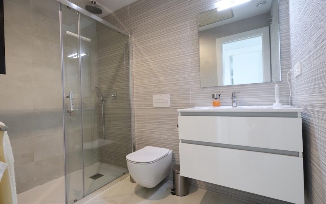 Апартаменты в Ориуэла Коста 78 кв.м с террасой у моря