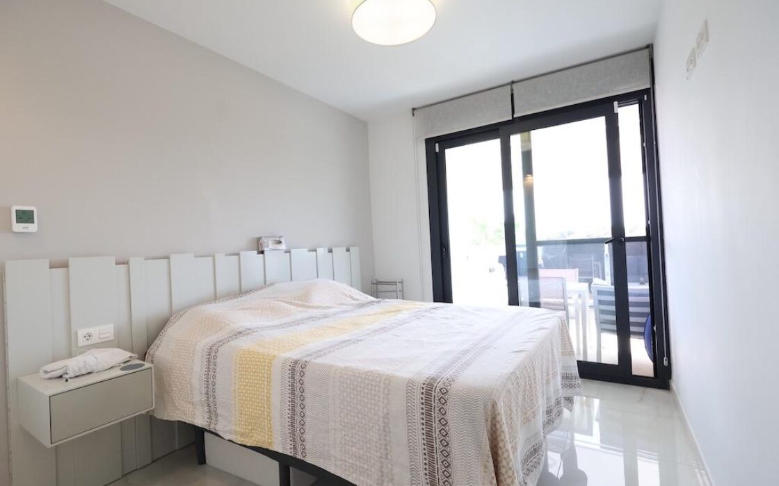 Апартаменты в Ориуэла Коста 78 кв.м с террасой у моря