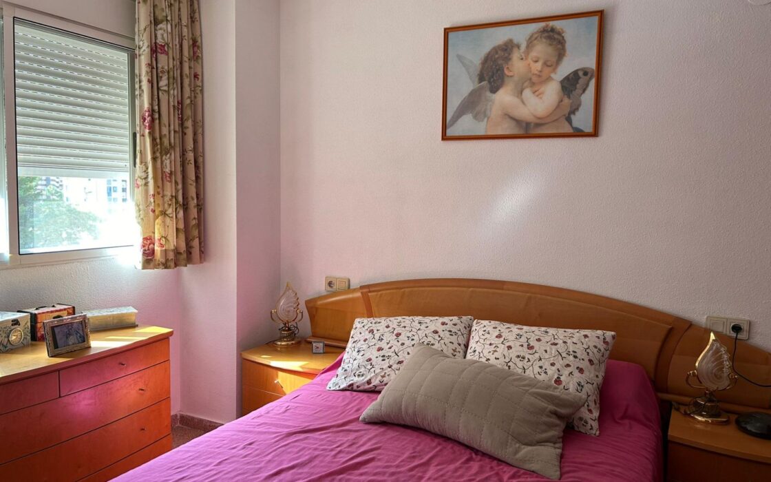 Просторные апартаменты в Бенидорме 80 кв.м с террасой у моря