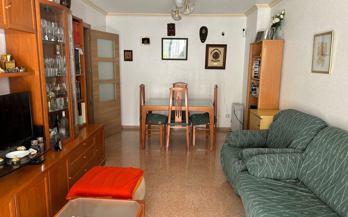 Просторные апартаменты в Бенидорме 80 кв.м с террасой у моря