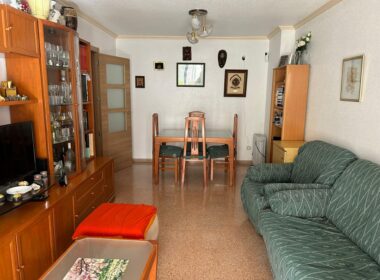 Просторні апартаменти в Бенідормі 80 кв.м з терасою у моря