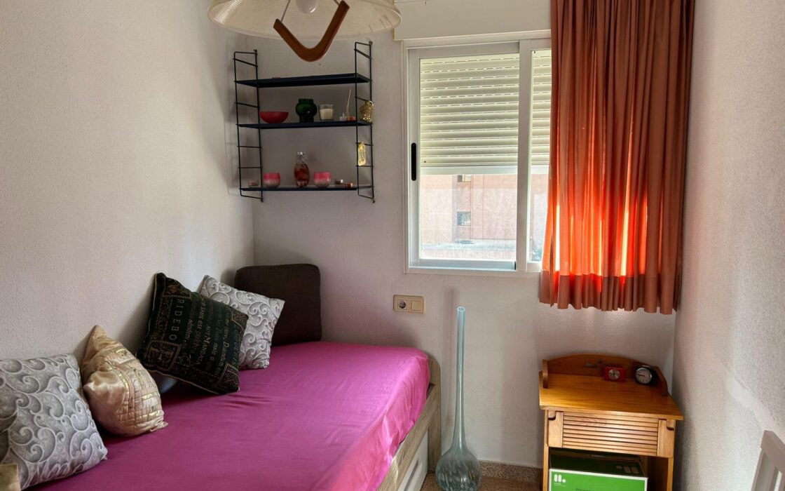 Просторные апартаменты в Бенидорме 80 кв.м с террасой у моря